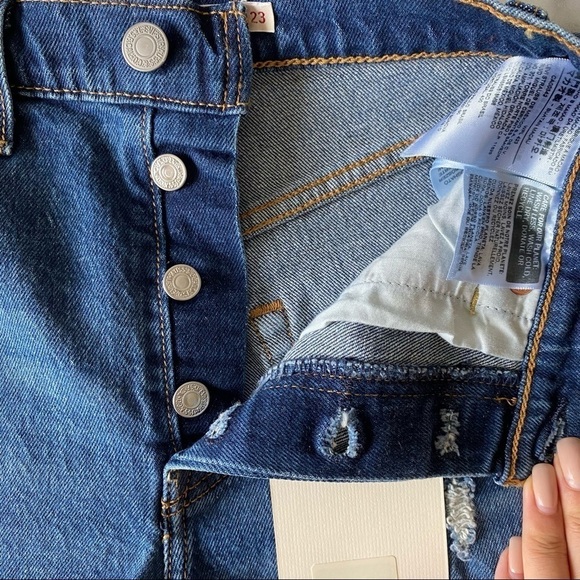 NEW Levi’s Ribcage Cutoff Distressed Jean Shorts - Picture 8 of 12